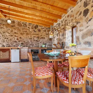 https://casa-los-javieles.in-canary-islands.com